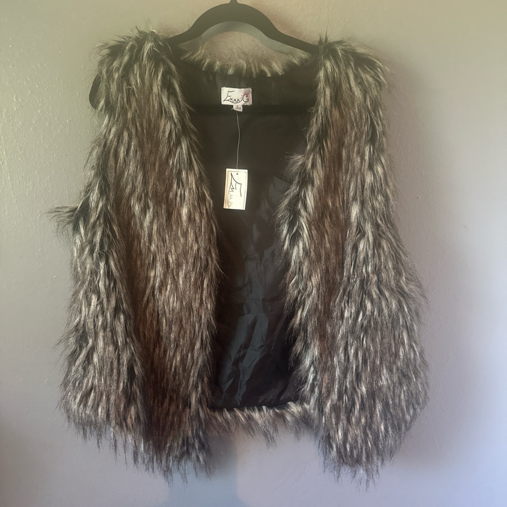 Faux Fur Vest in Black and Gray NWT size large